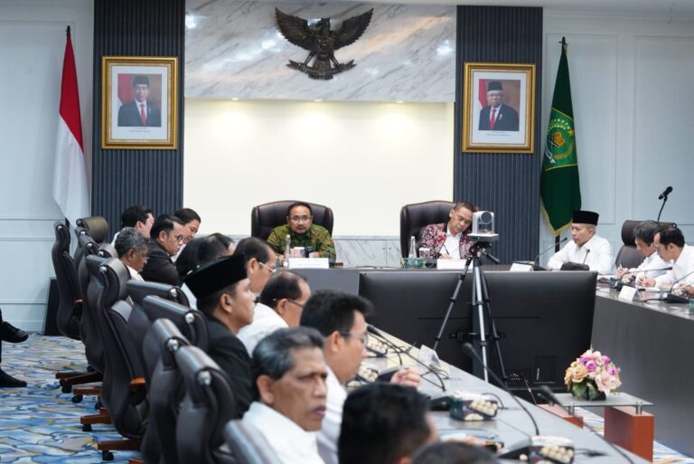 Kick Off Operasional Haji 1445 H, Gus Men Sampaikan Apresiasi dari Presiden pada Haji Ramah Lansia