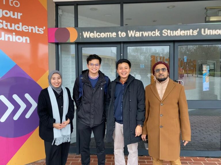 Orang Tua dan Komunitas Muslim Berperan Kuatkan Literasi Keagamaan Bagi Gen Z di Inggris