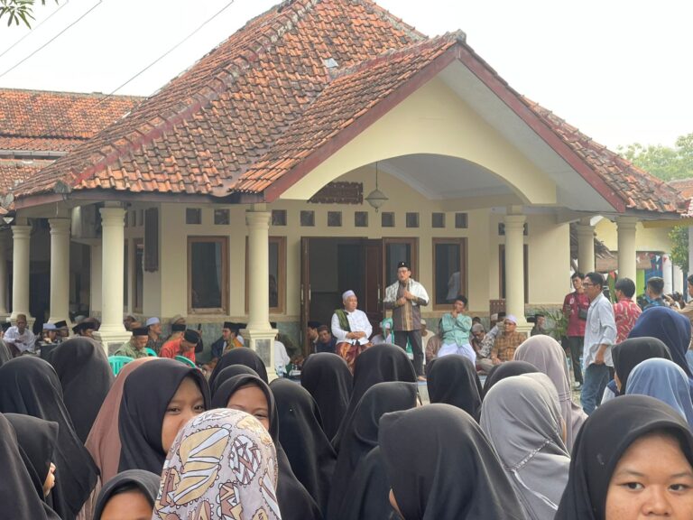 Kunjungi Ponpes Al-Jauhariyah Balerante, Prof Rokhmin Mohon Doa Restu Bangun Cirebon-Indramayu