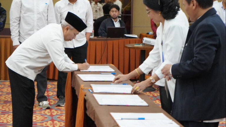 Sekjen dan Kakanwil Kemenag se-Indonesia Tandatangani Perkin Tahun 2024