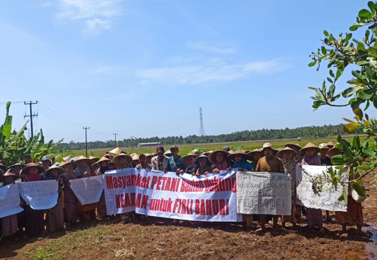 Aksi di Tengah Sawah, Petani Banten dukung Pengadilan kabulkan Praperadilan Firli Bahuri