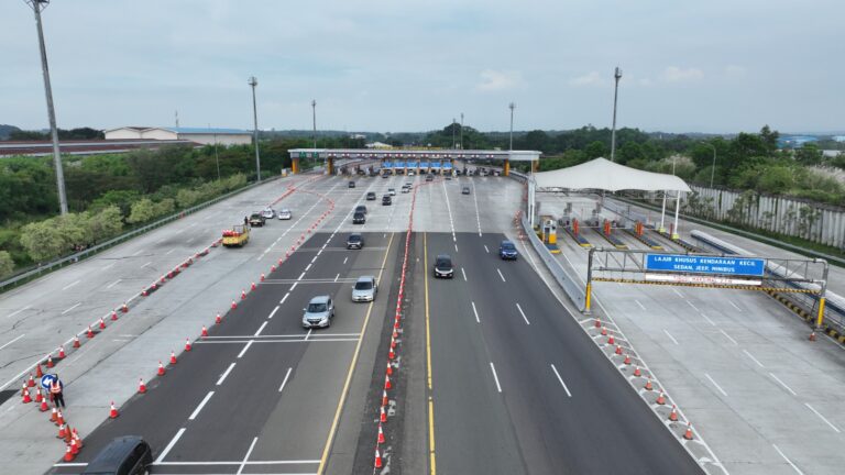 Jasa Marga Siap Dukung Rekayasa Lalu Lintas Periode Arus Balik Hari Raya Natal 2023, One Way Km 188 Gerbang Tol Palimanan s.d Km 72 Cikampek Diberlakukan Mulai Pukul 14.00 s.d 24.00 WIB