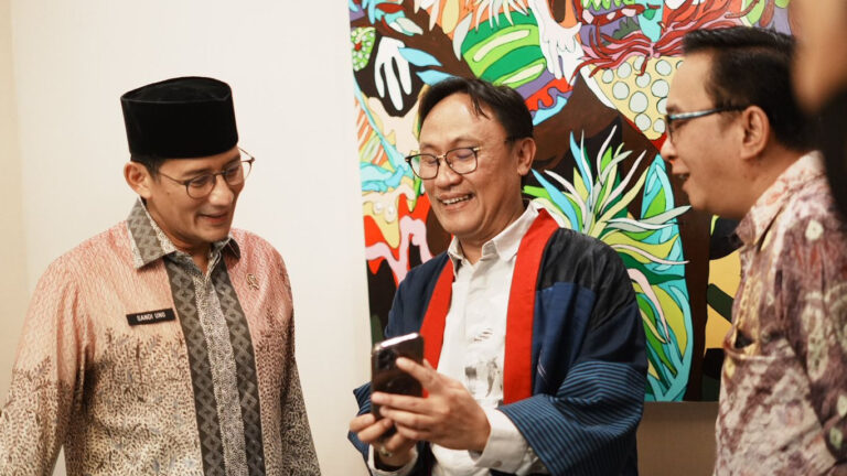 Kemenag dan Kemenparekraf Bahas Jaminan Produk Halal Sektor Pariwisata dan Industri Kreatif