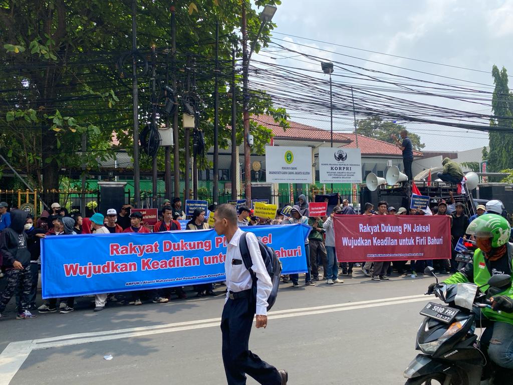 Dukung Praperadilan Firli Bahuri Bebas Intervensi, Ratusan Masa Aksi ...