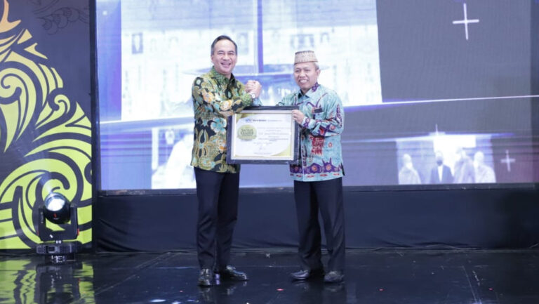 Menag Yaqut Terima Penghargaan Satria Transformasi Digital dan Moderasi Beragama 2023