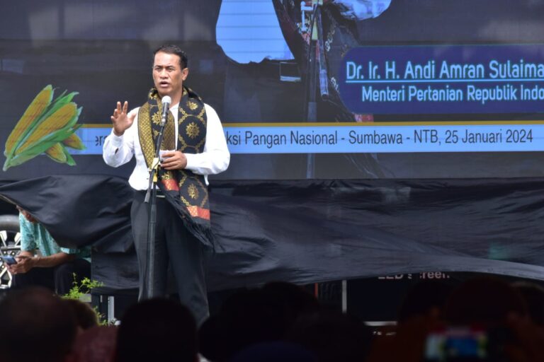Genjot Produksi, Mentan Amran Beri Pembinaan 5.000 Penyuluh dan Petani di Sumbawa