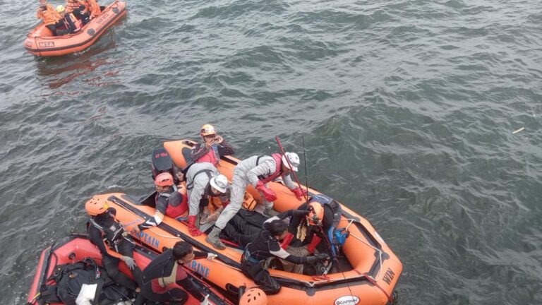 Bakamla Evakuasi Pemancing Tenggelam di Pelabuhan Muara Baru Jakarta