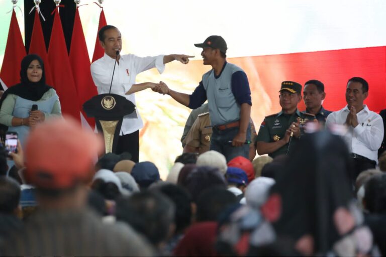 Di Banyumas, Ribuan Petani Sambut Kehadiran Presiden Jokowi dan Mentan Amran