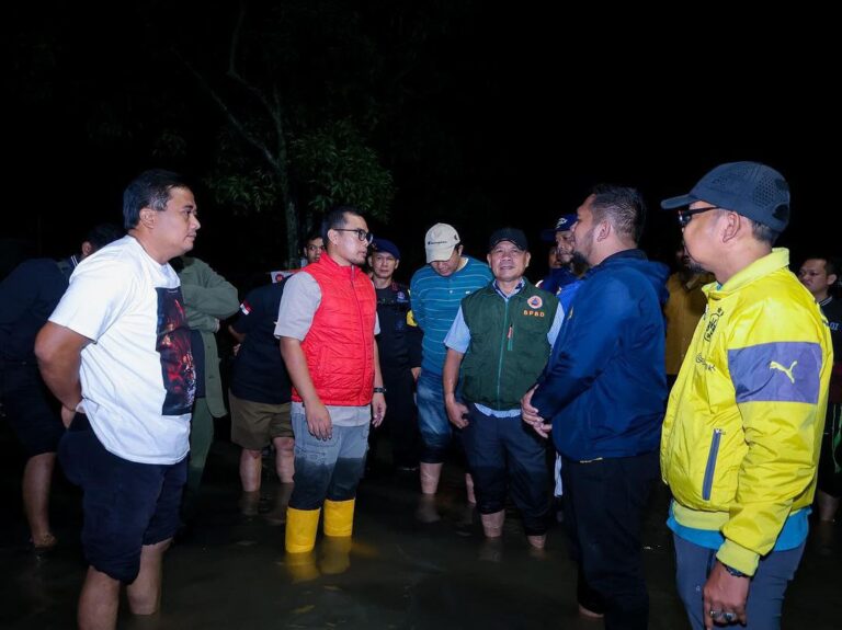 Pilar Saga Tinjau dan Berikan Bantuan Kepada Warga Tansel Terdampak Banjir