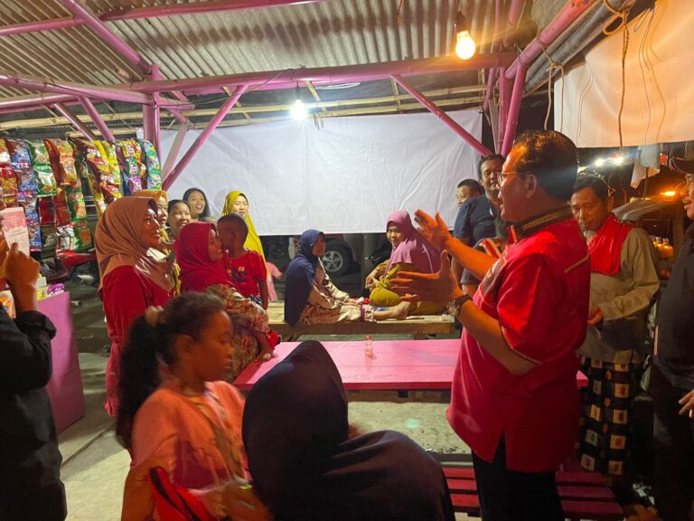 Semangat Politikus PDIP Menangkan Ganjar-Mahfud, Sapa Warga Hingga Malam