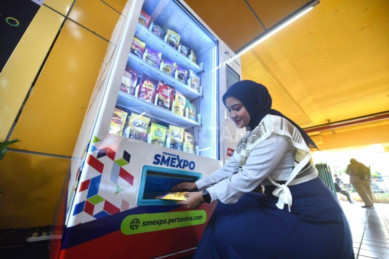 Perluas Pasar UMKM, Sinergi BUMN Pertamina – KAI Luncurkan Vending Machine UMKM di Stasiun Gondangdia
