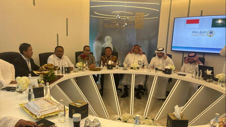 Bertemu Imigrasi Saudi, Menag Bahas Rencana Fast Track Embarkasi Solo dan Surabaya
