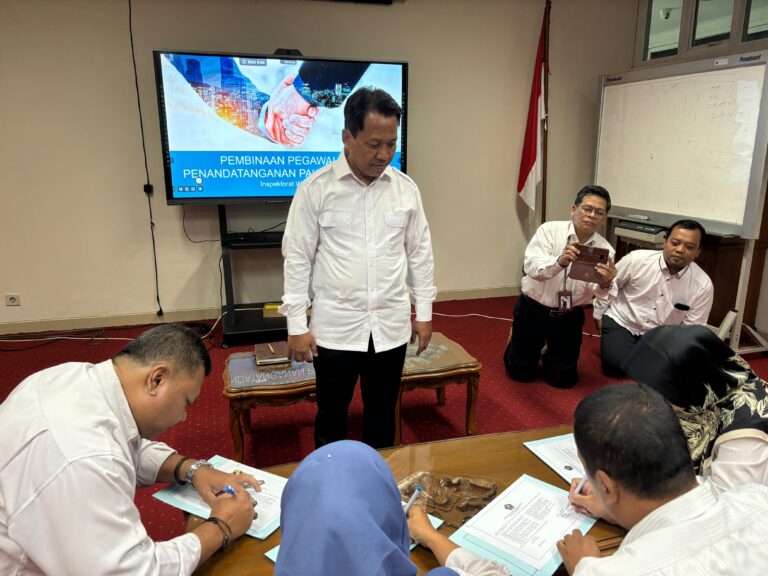 Auditor Itwil II Inspektorat Jenderal Kemenag Teken Pakta Integritas