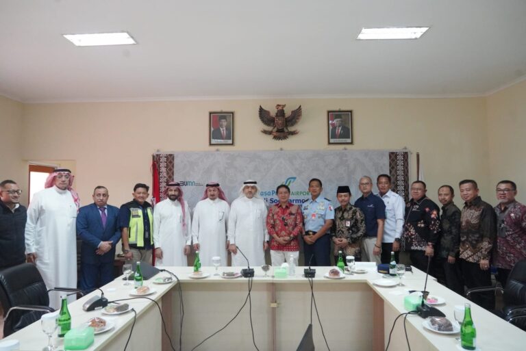 Kemenag dan Kemenhaj Saudi Cek Kesiapan Layanan Fast Track Haji di Bandara Surabaya dan Solo