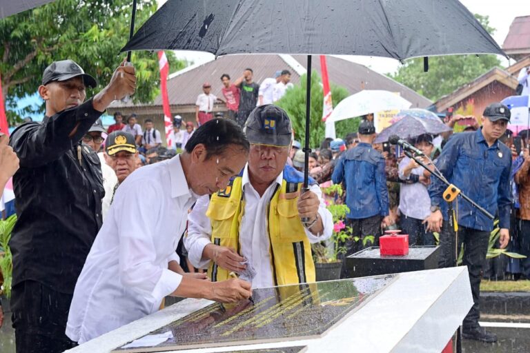 Presiden Jokowi Resmikan 15 Ruas Inpres Jalan Daerah Sepanjang 147 km di Sulawesi Tengah