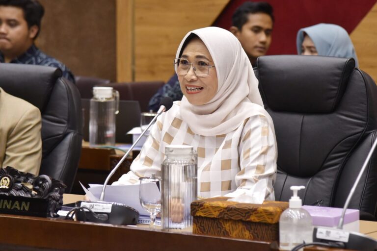 Jelang Kualifikasi Piala Dunia 2026, Komisi X Setujui Naturalisasi Tiga Calon Pemain Timnas