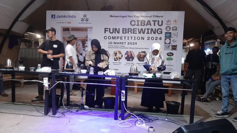 Rekanita Inayatul Kamila; Barista Santri Binaan Jamkrindo Sabet Juara Dua Cibatu Fun Brewing 2024