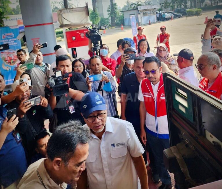 Pertamina bersama Kementerian Perdagangan melakukan Tindakan Penyegelan Dispenser SPBU Nakal