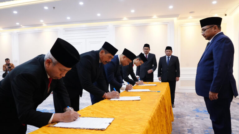 Menag Lantik Rektor UIN Walisongo, UHN, dan Ketua STABN