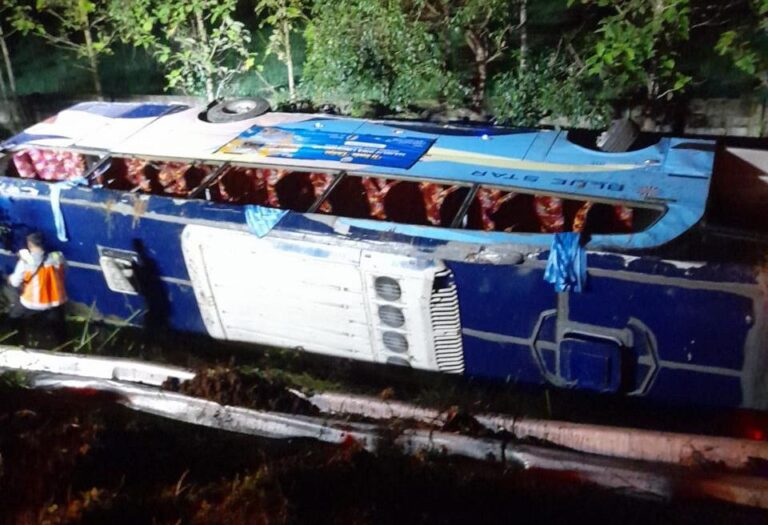 Bus Rombongan Warga Ciputat Kecelakaan di Palimanan