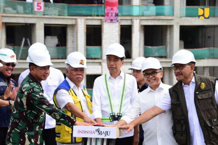 Presiden Jokowi Lakukan Topping-Off Hunian ASN-Hankam di IKN