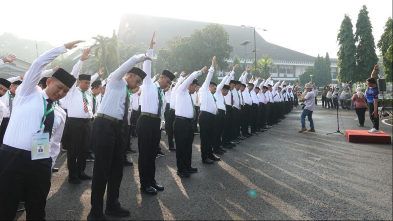 Pemerintah Kenalkan Senam Haji Indonesia di Bimtek Petugas