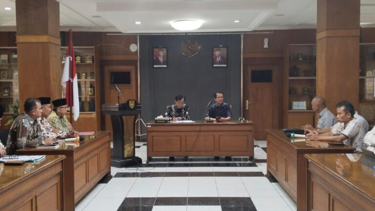 Pj Bupati Magelang: Pemasangan Chattra Baik dari Sisi Keagamaan dan Pariwisata