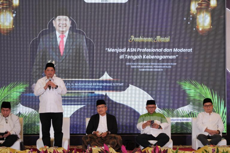 Sekjen Kemenag Ingatkan Jajarannya untuk Tidak Tenggelam dalam Perkembangan Zaman