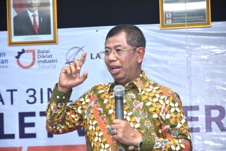Politeknik Kemenperin di Makassar Hibahkan Mesin Perajang Pisang kepada IKM