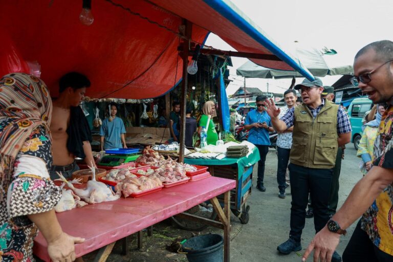 Kawasan Pasar Ciputat Pilar Dirapihkan: Pilar Saga: Tidak Ada Lagi Pedagang Berjualan di Bahu Jalan