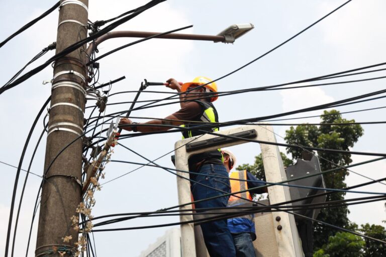 Pemkot Tangsel Berantas Kabel Fiber Optik yang Semrawut