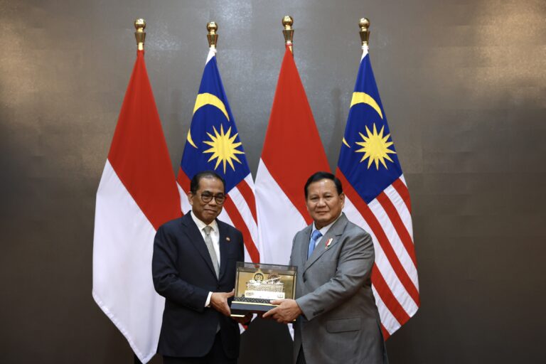Jalin Kerja Sama di Bidang Pertahanan, Menhan Prabowo Sambut Kunjungan Menhan Malaysia