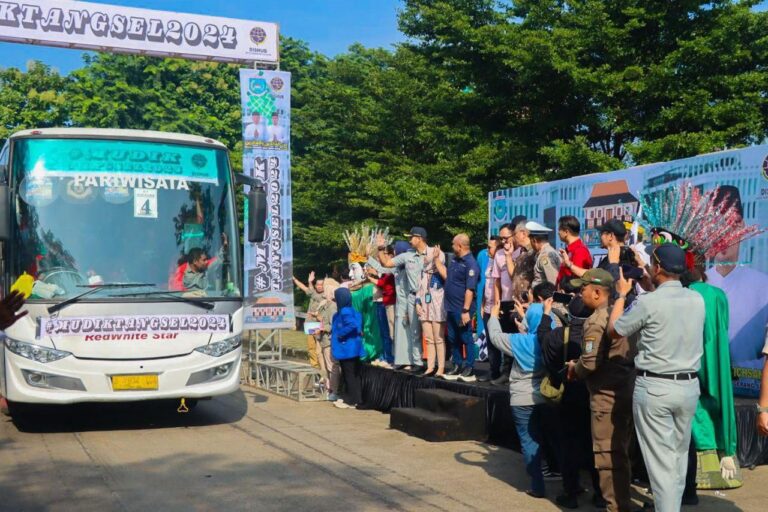 Benyamin Lepas Ratusan Peserta Mudik Gratis Pemkot Tangsel