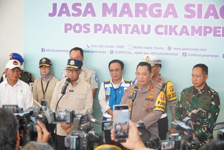 Menko PMK, Menhub, Panglima TNI dan Kapolri Tinjau Kinerja Pelayanan Arus Balik Hari Raya Idulfitri 1445H