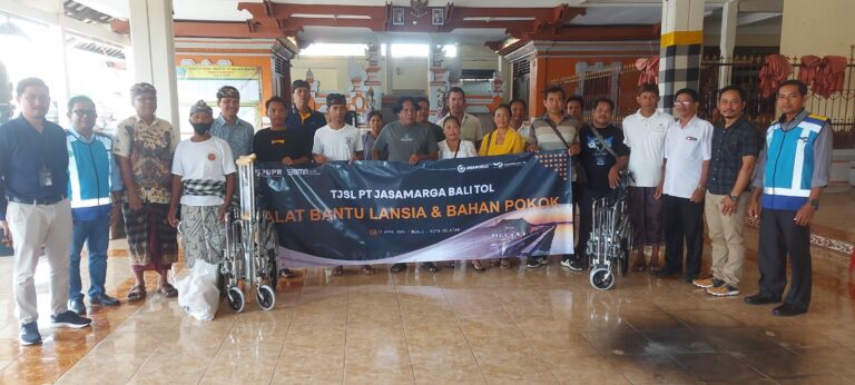 PT Jasamarga Bali Tol Salurkan Bantuan Alat Bantu Lansia dan Paket Sembako di Banjar Bualu, Nusa Dua