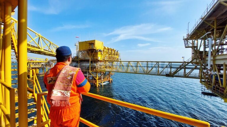 Tak Libur Lebaran, Perwira Hulu Pertamina Mengabdi Untuk Negeri