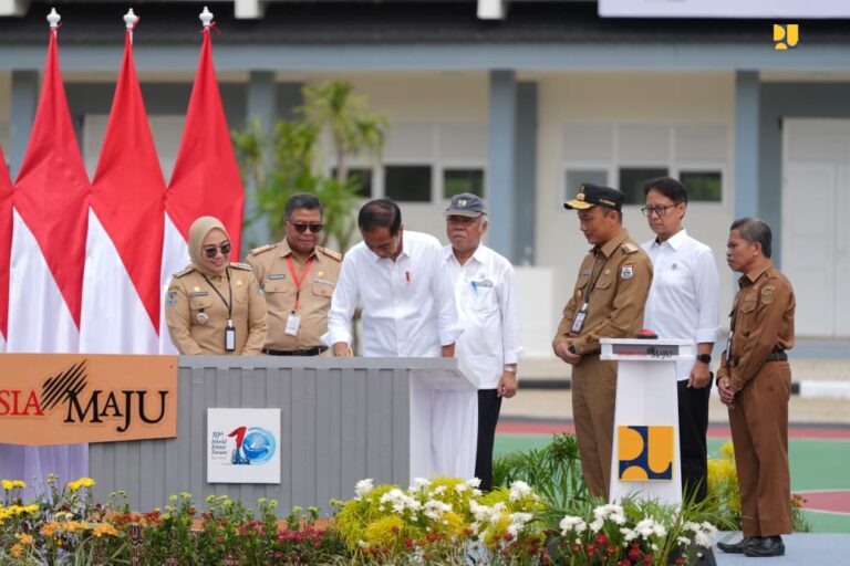 Jokowi Resmikan Inpres Jalan Daerah Sepanjang 22,4 km di Sulawesi Barat