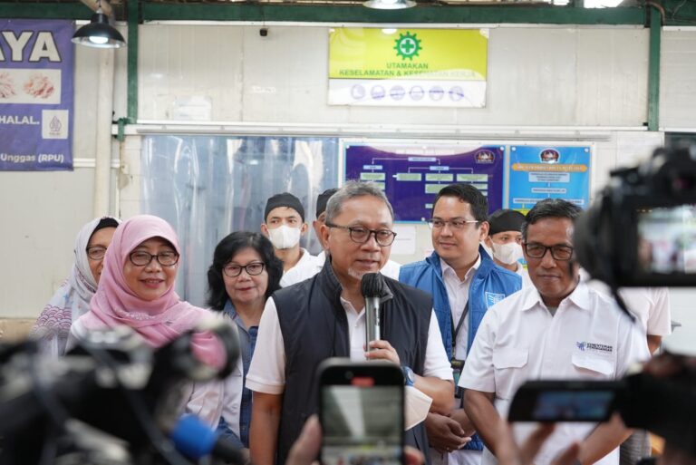 Mendag Zulhas Ajak Pelaku Usaha Penuhi Standar Potong Hewan Unggas