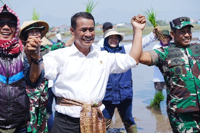 Jaga Produksi Pangan, Mentan Amran Ajak Semua Pihak Bergandengan Tangan