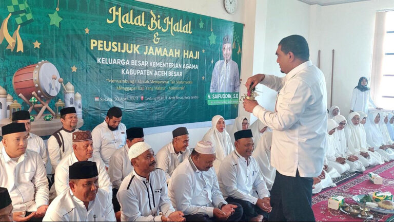 Prosesi Peusijuek ASN Kemenag, Tradisi Adat Berangkat Haji di Aceh