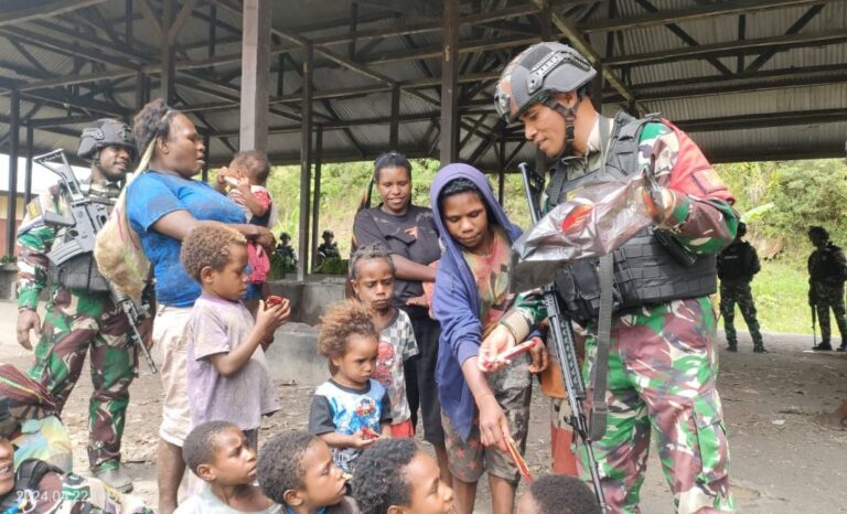 Apkam Gabungan TNI Polri Beri Rasa Aman Cegah Masyarakat Pogapa Distrik Homeyo Mengungsi