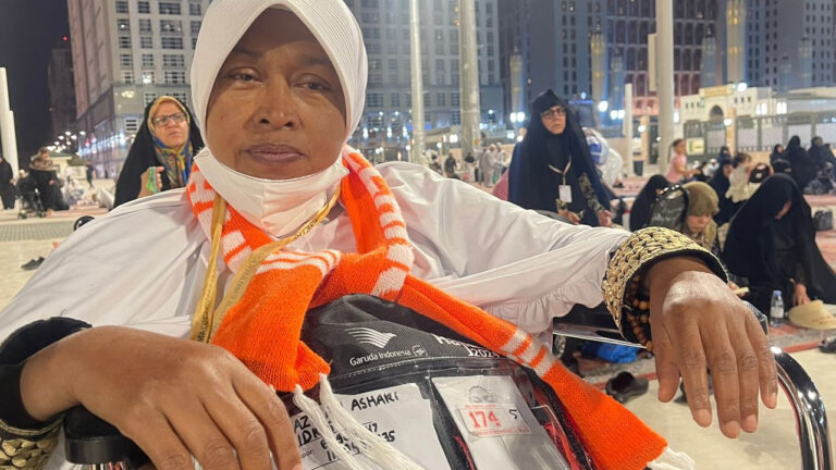 Keterbatasan Tak Surutkan Semangat Azizah untuk Berhaji