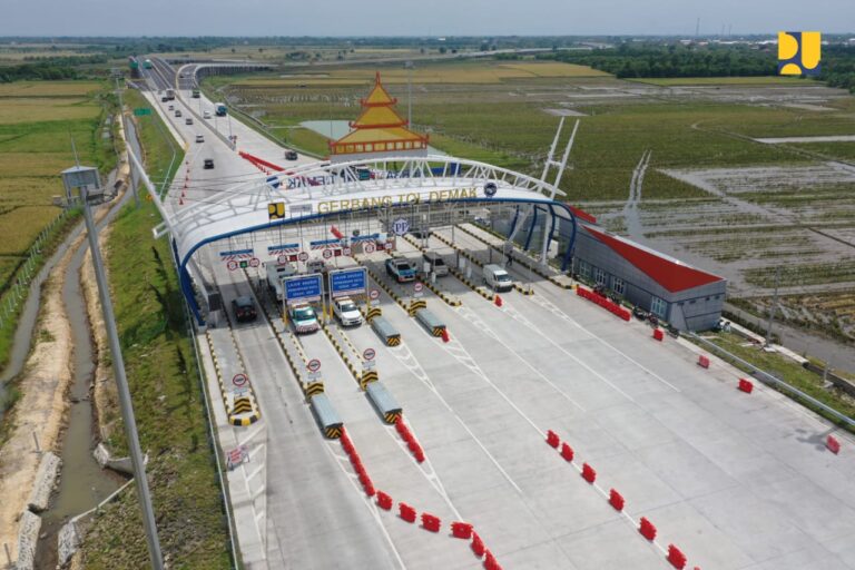 PUPR Lanjutkan Pembangunan Jalan Tol Semarang-Demak