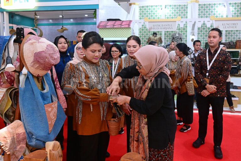 Saat Ibu Negara Beli Batik dan Gelang di UMKM Mitra Binaan Pertamina