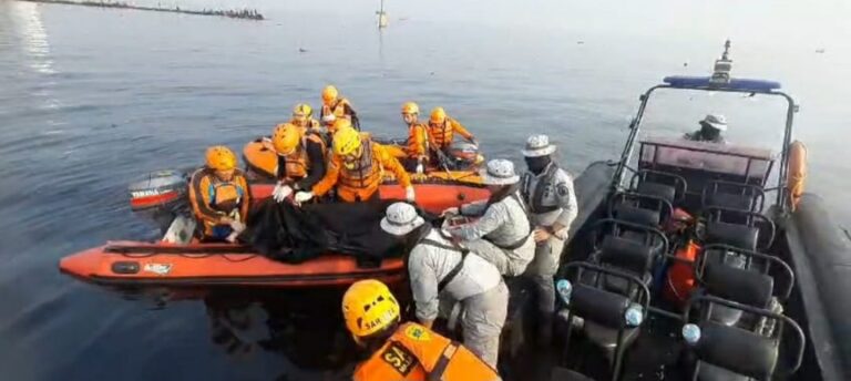 Bakamla RI Bersama Tim SAR Gabungan Temukan Korban Tenggelam di Jakarta