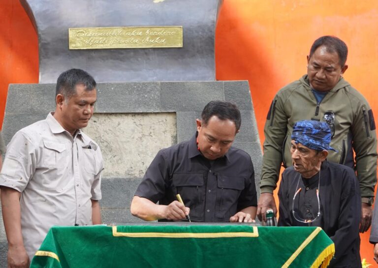 Panglima TNI Resmikan Replika Benteng Cikahuripan