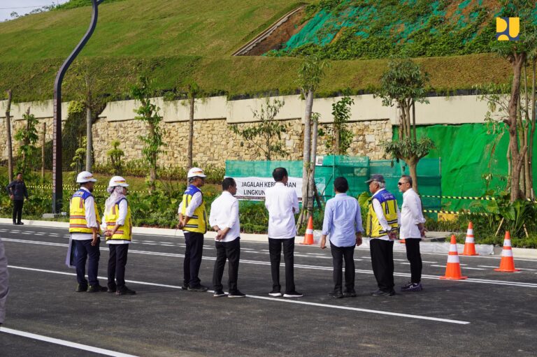 Presiden Jokowi Tinjau Wujud Rancangan Jalan Sumbu Kebangsaan Sisi Barat IKN