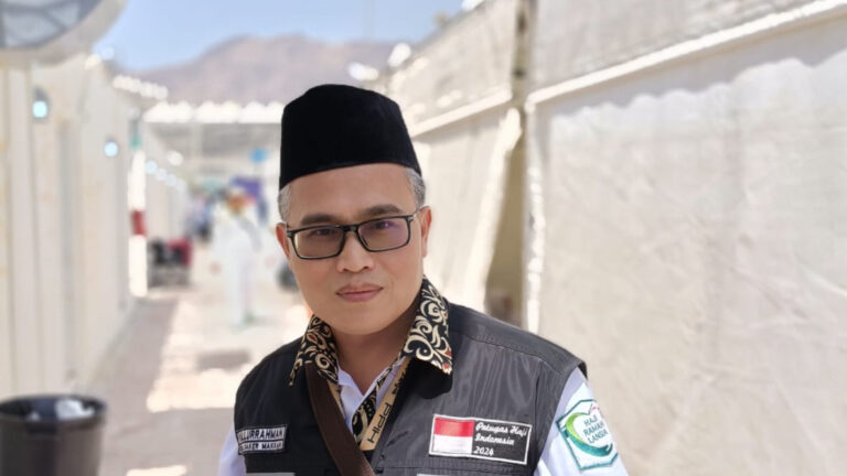 Jaga Kesehatan, PPIH Imbau Jemaah Risti dan Lansia Badal Lontar Jumrah