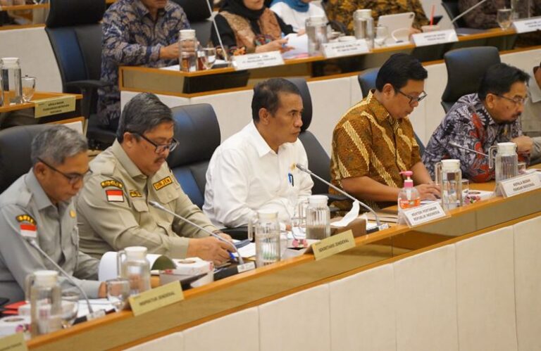 Dukung Amran Kembali Jadi Menteri, Firman Soebagyo: Mentan Harus Siap Kotor dan Terjun ke Lapangan