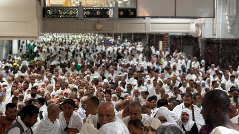 Masjidil Haram Padat, Jemaah Diimbau Salat di Hotel dan Masjid Sekitar Hotel
